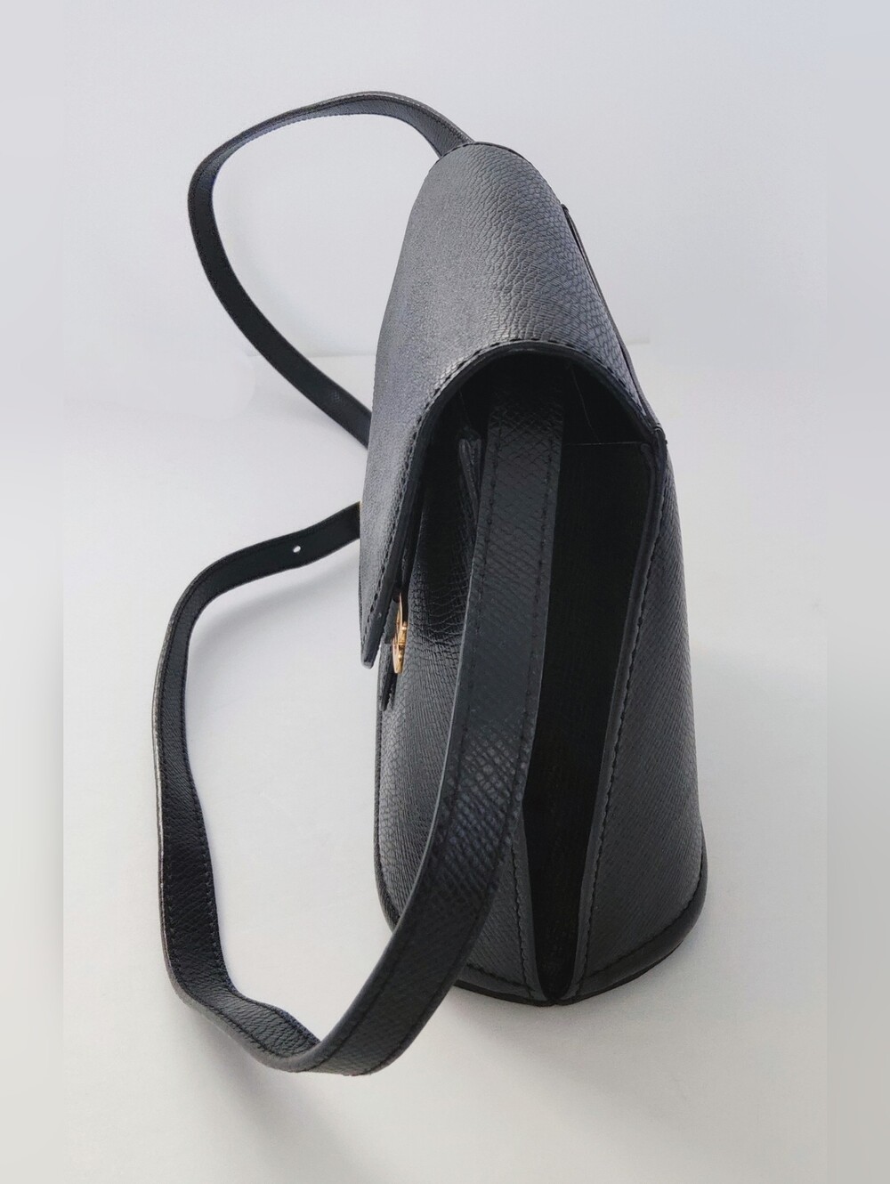 Bally Swiss Vintage Black Leather Crossbody with Gold 'B' Hardware. 8×7×3. - Picture 3 of 11